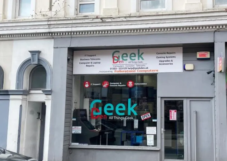 Geek Den storefront, offering IT support, computer repair, consoles, gaming systems, and collectibles.