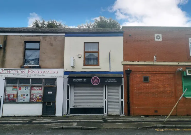 Storefronts of "Jodi's Kitchen" & "Junction Engravers" on a street.
