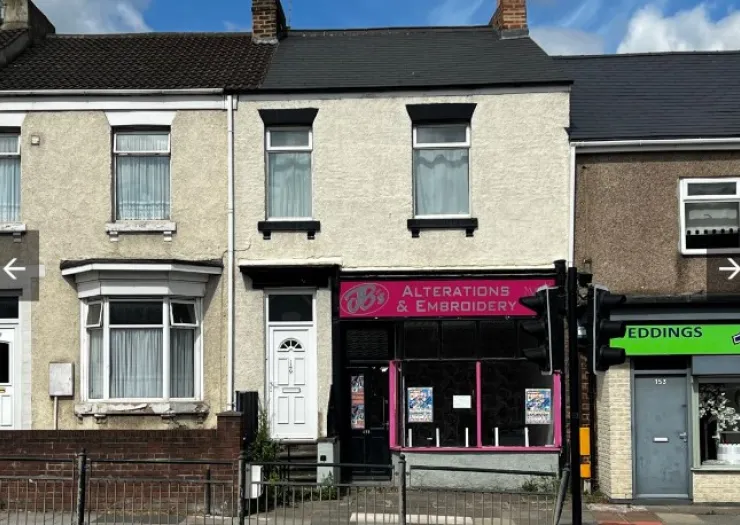 B's Alterations & Embroidery" storefront between two terraced houses.