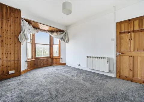 room interior with bay window and grey carpet